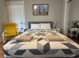 Luxury Stay in Montrose- Parma _ the Italian Plaza，位于休斯顿的酒店