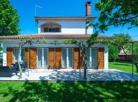3 Bedroom Cozy Home In Zminj
