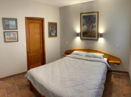 Free Bird Lodge，位于塔卡卡的木屋