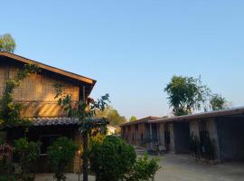 บ้านพักเรือนแก้ว แม่สรวย，位于Mae Suai的酒店