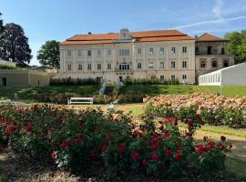 Zámek Bystřice nad Úhlavou，位于克拉托维的酒店