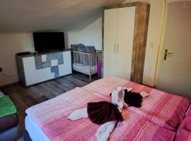 Sandras Ferienhaus Bungalow Sonnenalm，位于巴德米滕多夫的简易别墅