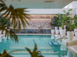 Hotel Atlantis Wellness & Conference，位于豪伊杜索博斯洛的酒店