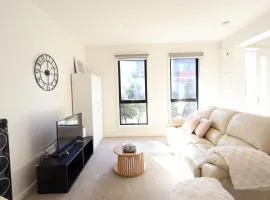 Cheltenham Southland Family Retreat Entire 3BR Endless Golfclubs and Beaches