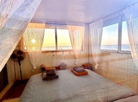 TORN the Tower，位于托伊拉的酒店