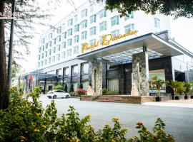 凡帕河滨酒店，位于芹苴的酒店