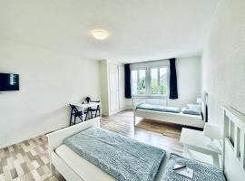 Monteurzimmer - Worker's accommodation - ZIMMERzuVERMIETEN in Lengnau BE，位于Lengnau的酒店