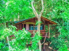 Jungle Host Hostel And Tree House，位于锡吉里亚的酒店