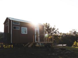 Kookaburra Tiny House by Tiny Away，位于Palmwoods的小屋