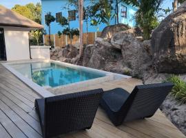 3 Bed Luxury Oasis -Private Pool，位于帕干岛的酒店