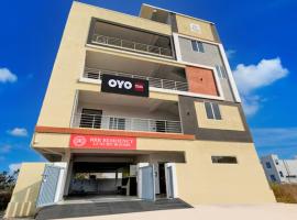 RRR RESIDENCY hotel，位于Bībīnagar的酒店