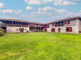 La Ferme Les Coustères - Gîte modulable - En couple ou en tribu de 2 à 15 pers，位于蒙特雷若的酒店