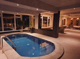 CASA 9 - villa & spa，位于埃尔埃尼塔的带泳池的酒店