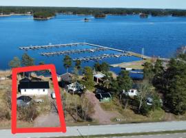 Modernt fritidshus med havsutsikt Mönsteråsviken，位于门斯特罗斯的酒店