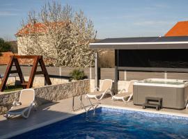 Villa Ivandvor，位于锡尼的酒店