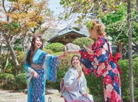 Newly opened special price ,Traditional Japanese house 130 m2 private,3 bedrooms,Fountain,Zen Japanese garden,2 free parking spaces