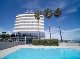 海狮酒店，位于蒙特西尔瓦诺的带停车场的酒店