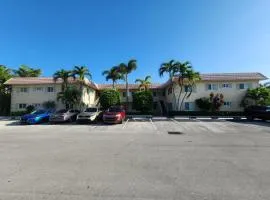 Coco Palms Apartments By Lowkl