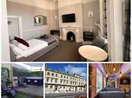 The Jubilee Hotel East - with Spa Facilities & Smokehouse - NEWLY REFURBISHED FACILITIES，位于韦茅斯的酒店