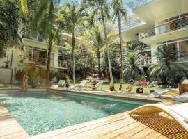 Prana at Namaste Oasis Condo，位于诺萨拉的酒店