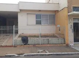 casa no centro ideal para grupo de pessoas empresa