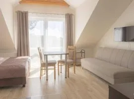 Karla, apartamenty i pokoje w Dębkach
