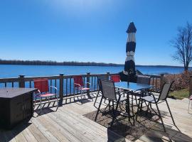Black lake 2 bdr Waterfront cottage