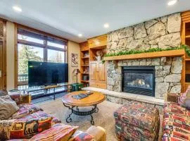 Walk to Gondola Condo with Deck in Winter Park!