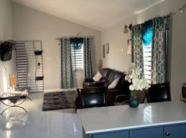 Cozy 2 bedroom，位于Old Harbour的酒店