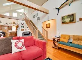 Twin Lakes Home - Walk to Lake Elizabeth!