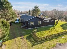 Cozy Cottage Only 500 M From The Sea