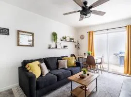 Bright 2BR Oasis Desert Charm and BBQ Nights