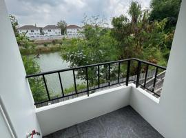 Budget Comfy rooms Suvarnabhumi Airport，位于北榄府的酒店