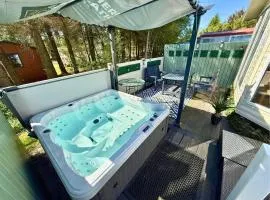 Private Hot Tub & Spacious Decking Area in Northumberland, Dog-Friendly, Free Golf Access
