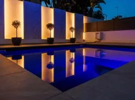 Cozy Breeze - Chic villa with amazing pool & bbq