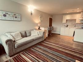 Lake House - beautiful countryside retreat，位于Clutton的酒店