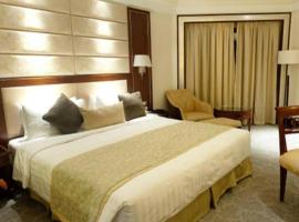 Hotel hight tej plaza，位于新德里德里英迪拉•甘地国际机场 - DEL附近的酒店