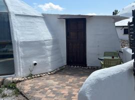 Pink Elephant，位于洛尔卡的酒店