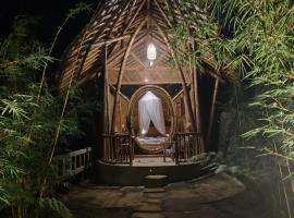 Bamboohouse pondok salacca #salacca inn，位于曼格斯的酒店