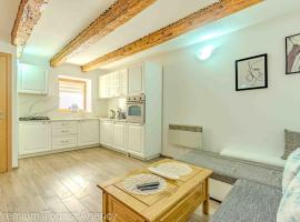 Blue Horizon - beautiful terrace with grill，位于梅塔伊纳的乡村别墅