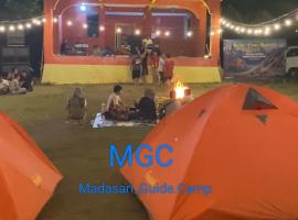 Sewa tenda madasari guide camp，位于Bulakbenda的豪华帐篷