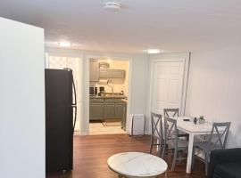 Garden level one bedroom apartment，位于布罗克顿的酒店