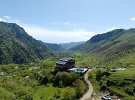 Sky House Yeghegis by Arkouda，位于Yeghegis的酒店