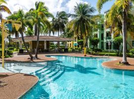 Paradise at Aquatika Poolfront with Private Beach，位于Vieques的酒店