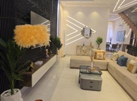 Beautifully furnished 5 bedroom with pool，位于莱基的酒店