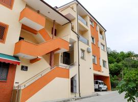 Saliasi hotel&apartament，位于Poliçan的公寓式酒店