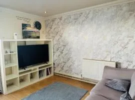 Charming 2 Bedroom Flat with Urban Views