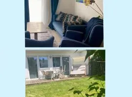 2 Zimmer Ferienwohnung mit Terrasse fußläufig zu S-Bahn nach München und See