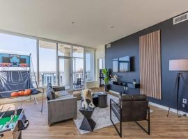 Luxury 28th Floor High Rise, Gym, Parking, Pool, Golf，位于凤凰城的酒店
