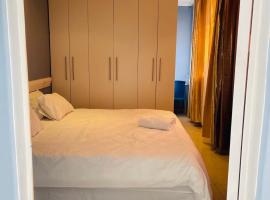52 Weston Holiday Home，位于德班的酒店